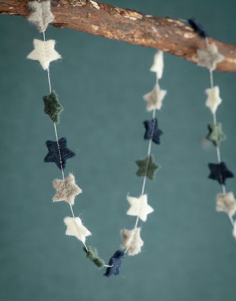 Star Garland Christmas, Pagan Christmas, Winter Garland, Star Garland, Holiday Garlands, Felt Garland, Diy Garland, Handmade Christmas Decorations, Felt Decorations