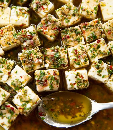 Marinated Feta (so delicious!) Marinated Feta, Marinated Cheese, Tart Pie, Chris Collins, Chopped Cheese, Feta Recipes, Recipes Appetizers, Cheese Appetizers, Food Presentation