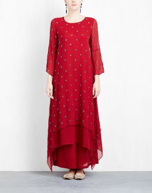 Scarlet Double Layer Kurta- Double Layered Kurti Designs, Designer Kurtas For Women, Layered Kurta, Stylish Kurta, Kurtas For Women, Designer Kurti Patterns, Kurta Design, Vogue India, Kurta Designs Women