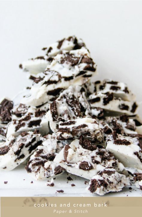 Cookies And Cream Bark, Oreo Ideas, Almond Bark Recipes, Chef Skills, Fudge Dessert, Holiday Fudge, Christmas Yummies, Shark Cookies, Fruit Recipe