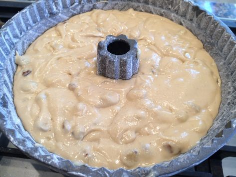 Old Fashion Black Walnut Cake Black Walnuts Recipes, Black Walnut Cake, Raisin Cake, Applesauce Cake, Walnut Recipes, Cinnamon Chips, Walnut Cake, Bundt Cakes Recipes, Pound Cake Recipes