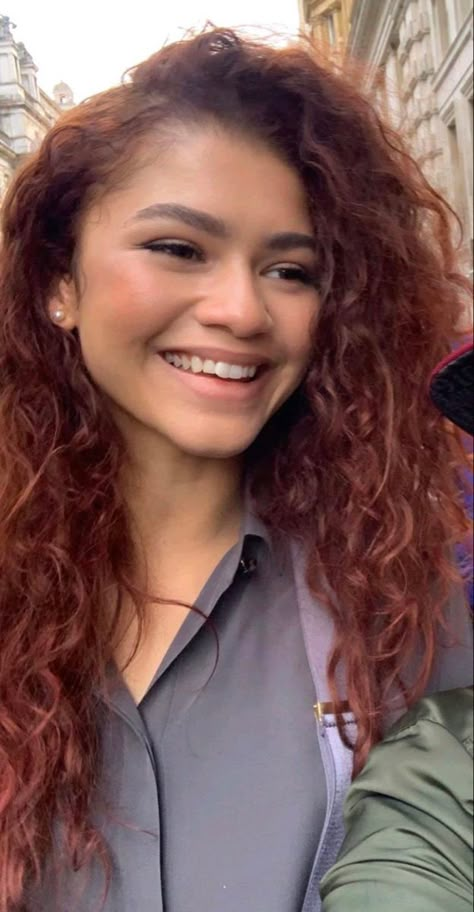 Zendaya Red Hair, Zendaya Hair, Dyed Curly Hair, Curly Hair Inspo, Red Curly Hair, Red Hair Inspo, Curly Hair Tutorial, Ginger Hair Color, Colored Curly Hair