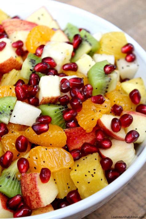 Winter Fruit Salad - Love to be in the Kitchen Valentines Fruit Salad, Fruit Hors D’oeuvres, Fruit Salad Thanksgiving, Winter Fruit Platter, Thanksgiving Fruit Salad, Salad Thanksgiving, Salad Winter, Thanksgiving Fruit, Winter Salads