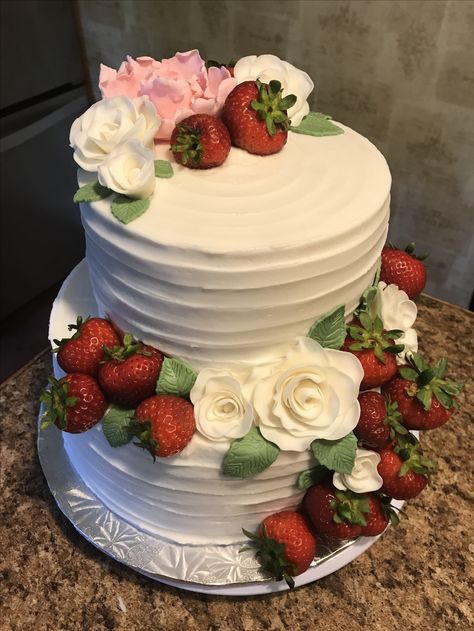 2 Tier Strawberry Cake, Strawberry Rose Cake, Chocolate Strawberry Wedding Cake, Strawberry Wedding Cake, Roses And Strawberries, Strawberry Cream Cheese Icing, Big Pantry, Types Of Birthday Cakes, Strawberry Cake Decorations