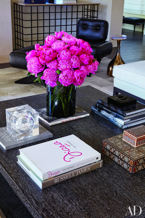 Stylish Celebrity Coffee Tables from Patrick Dempsey, Chrissy Teigen, and Naomi Watts Photos | Architectural Digest Centerpiece For Dining Room Table, Center Table Decor, Living Room Center, Coffee Table Centerpieces, Hot Pink Floral, Patrick Dempsey, Coffee Table Styling, Naomi Watts, Chrissy Teigen