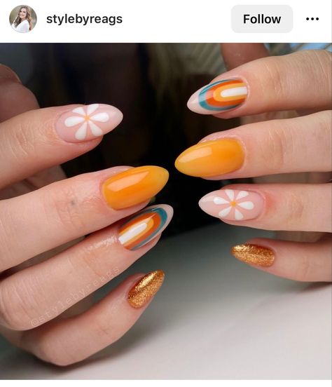 Retro Vibe🧡 Short Groovy Nails, 70s Vibe Nails, Retro Manicure, 1970s Nails, 70’s Nails, Vintage Nails Design Retro, 70s Inspired Nails, 70s Nails Retro, 70s Nails