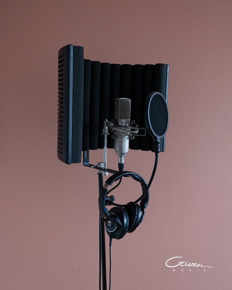 Studio Equipment Music, Music Studio Equipment, Music Recording Studio Aesthetic, Mini Music Studio, Record Room Ideas, Recording Studio Aesthetic, Recording Studio Microphone, Recording Headphones, Record Studio