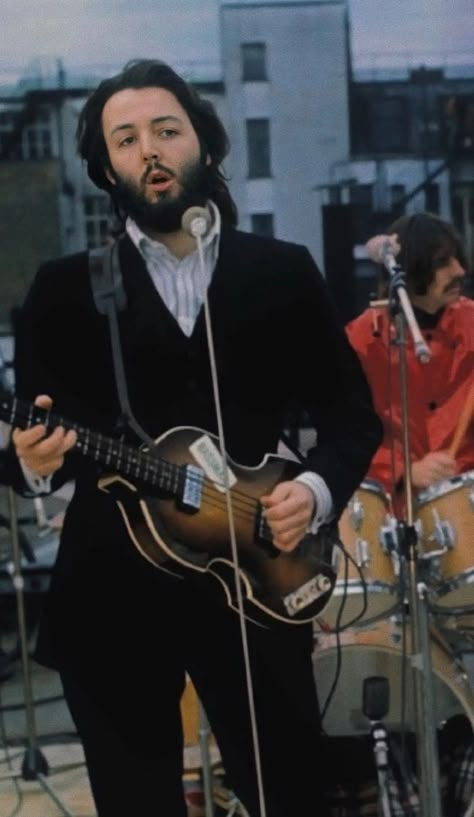 Paul Mccartney Beard, The Beatles Get Back, Paul And Linda Mccartney, Beatles George, The White Album, Bass Guitarist, Bug Boy, Beatles Pictures, Beatles Photos