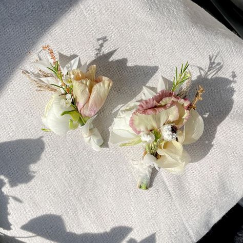 Orange County Florist on Instagram: “Taking a quick break from today’s wedding prep to share a pic of these boutonnières cuz dried and fresh flowers just go so well together 😍” Villa Durazzo, Baby Bells, 2025 Wedding, Bouquet Design, Corsage Wedding, Garden Party Wedding, Boutonniere Wedding, Floral Inspiration, Photoshoot Inspo