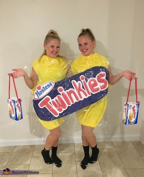 Kayla: This is my identical twin sister and I. My mom has always referred to us as the twinkies so we thought, why not dress up as twinkies! My mom made... Twin Day Costumes, Oreo Costume, Twin Day Outfits, Twin Ideas, Hostess Twinkies, Twin Costumes, Homecoming Spirit Week, School Spirit Week, Famous Twins