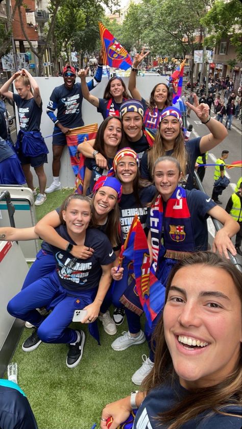 Barca Women, Claudia Pina, Football Bf, Barcelona Women, Arsenal Football Team, Fc Barcelona Femení, Barcelona Femeni, Lucy Bronze, England Ladies Football