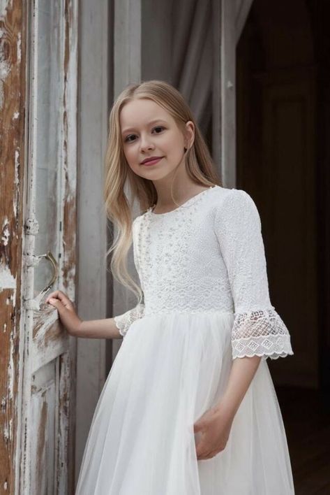 Sparkly Gowns, Celestial Dress, Sparkly Gown, Girls Communion Dresses, Holy Communion Dresses, Korean Anime, 1st Communion, First Communion Dress, First Communion Dresses