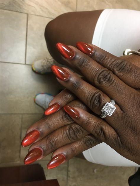 Carnelian Nails, Red Nails Cat Eye, Orange Cat Eye Nails, Red Cat Eye Nails Design, Red Cateye Nails, Tiger Eye Nails, Red Velvet Nails, Red Cat Eye Nails, Cat Eye Gel Nails