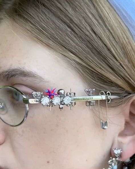 Gentle Monster x D’heygere fashion eyewear | Instagram Cute Glasses, Gentle Monster, Fashion Eyewear, Funky Jewelry, Eyewear Fashion, Jewelry Inspo, Dream Jewelry, Looks Style, Pretty Jewellery