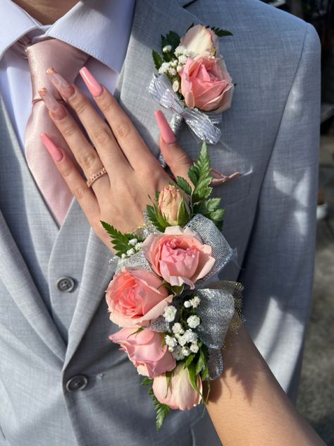 Light pink corsage with white, green, gold and silver accents on a grey suit with a pink boutonnière with white, green, gold and silver accents. #fashion #prom #pink #nails #greysuit #suit #aesthetic #promnails . #fashion #prom #pink #nails #greysuit #suit #aesthetic #promnails Pink Prom Corsage Ideas, Prom Barbie, Grad Aesthetics, Prom Crossage Ideas Pink, Prom Colors Schemes, White Corsage Prom, Pink And White Corsage Prom, Pink Corsage And Boutonniere, Pink Corsages