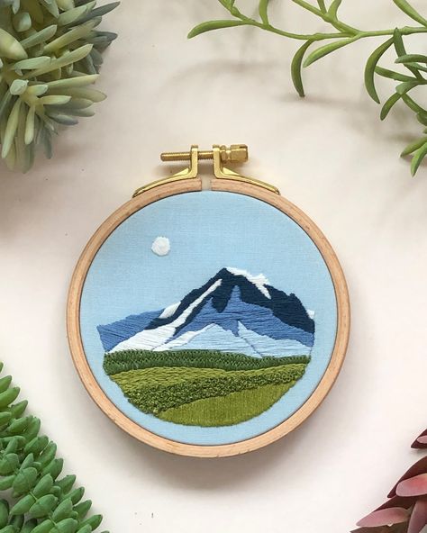 What was your favorite embroidery kit yesterday? Mountain View beginner landscape kit! This new kit has quickly become a fan favorite. What will you crown the most popular kit at @phinneyneighborhoodassociation Winter Show and @urbancraftuprising? I’ll let you know tomorrow. #embroiderykit #craftygift #shopsmall #mountrainier #mcreativej #embroidery Embroidered Mountains, Forest Embroidery, Mountain Embroidery, Landscape Embroidery, Beginners Landscaping, Visible Mending, Navidad Diy, Crafty Gifts, Embroidery Kit