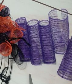 Pumpkin Wreath Diy, Mesh Garland, Halloween Mesh Wreaths, Make A Wreath, Deco Mesh Wreaths Diy, Diy Halloween Wreath, Easy Diy Wreaths, Fun Wreath, Mesh Wreath Diy