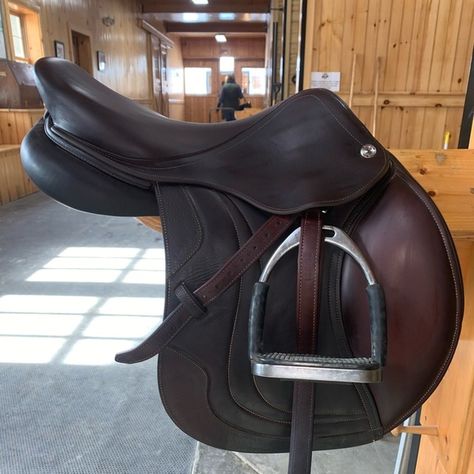 2020 SE03 CWD Saddle Cwd Saddle 2gs, English Saddle Jumping, Show Jumping Saddle, Cwd Saddle, Saddle English, Yard Layout, English Saddles, Tack Box, Jumping Saddle