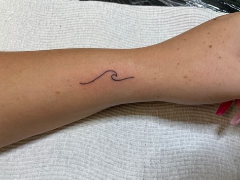 Wave Fine Line Tattoo, Tattoo Ocean Theme, Ocean Theme Tattoo, Ocean Themed Tattoos, Ocean Theme Tattoos, Tattoo Wave, Tattoo Fine Line, Minimalistic Tattoo, Fineline Tattoo