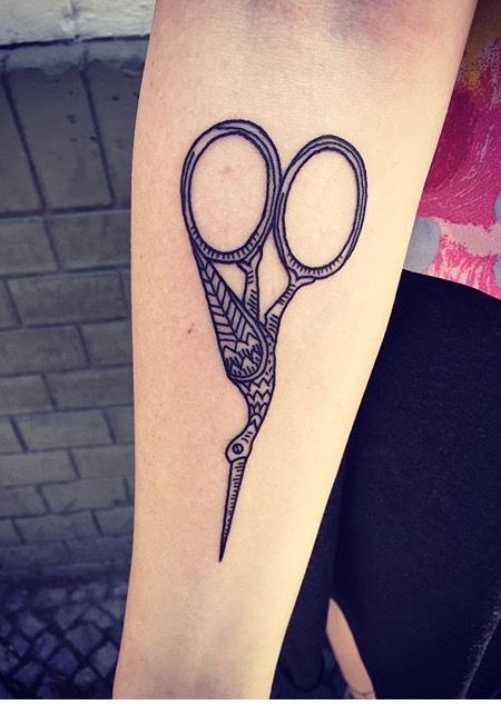 Scissor Tattoos, Scissor Tattoo, Sewing Tattoos, Modern Art Tattoos, Feminine Tattoo Sleeves, M Tattoos, Tattoo Meaning, Small Tattoo Designs, Embroidery Scissors