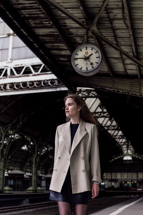 Train Station Portrait Photography, Photoshoot Train Station, Union Station Photoshoot, Vintage Train Station Photoshoot, Train Station Photoshoot Ideas, Trainstation Photoshoot, Metro Station Photoshoot, Railway Station Photography, Railway Photoshoot