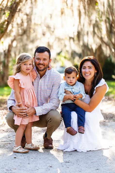 Spanish Moss Trees, Christmas Session, Park Photoshoot, Family Park, A Family Of Four, Family Of Four, Family Sessions, Spanish Moss, Extended Family