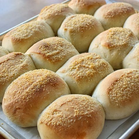 Art of Dessert: Pandesal (Filipino Bread Rolls) Soft Pandesal Recipe, Pandesal Recipe Philippines, Filipino Pandesal, Pandecoco Recipe, Filipino Bread Recipe, Pagkaing Pinoy, Pinoy Dishes, Filipino Bread, Filipino Restaurant