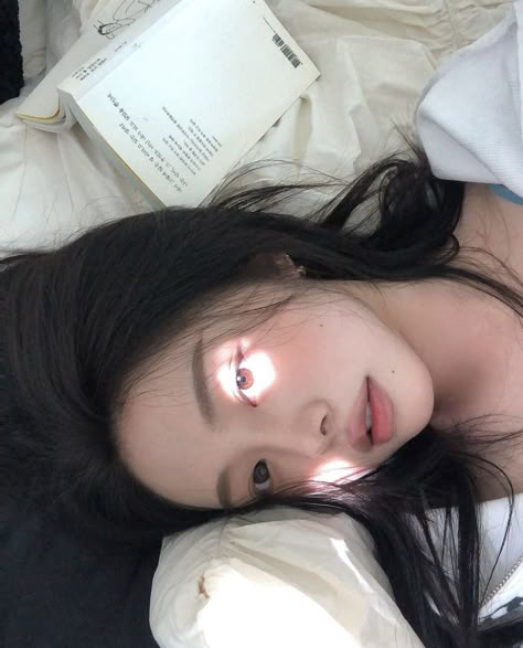 Makeup Asia, Soft Makeup Looks, The Cardigans, Asian Makeup, Cute Selfie Ideas, Pretty Selfies, Selfie Poses, Girl Icons, Ulzzang Girl