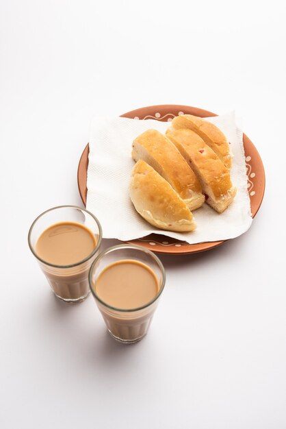 Tea And Bun Maska, Parle G Biscuits Photography, Bun Maska Chai, Bun Maska, Mr Baker, Lehenga Hairstyles, Masala Tea, Mumbai Food, Morning Status