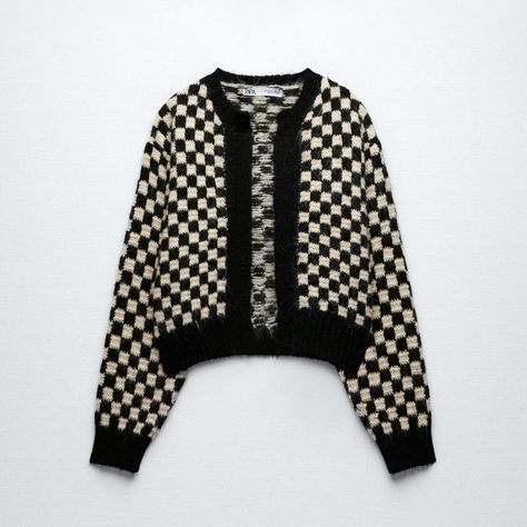 Let's face it, no one does fashion trends quite like Zara. They do them so well, it can be overwhelming to choose. For Spring 2022, we're looking to them for checkerboard jumpers, fun co-ords, and bold colours. Checkered Cardigan, Knitted Outfit, Faux Fur Cardigan, Round Neck Cardigan, Fur Cardigan, Velvet Sweater, Duster Cardigan Sweater, Oversized Knit Cardigan, Outfit Choices