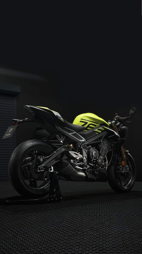 Triumph Street Triple, Street Triple, Cafe Racing, Motorcycle Garage, Moto Bike, Suzuki Jimny, Automotive Photography, Cool Motorcycles, Fixed Gear