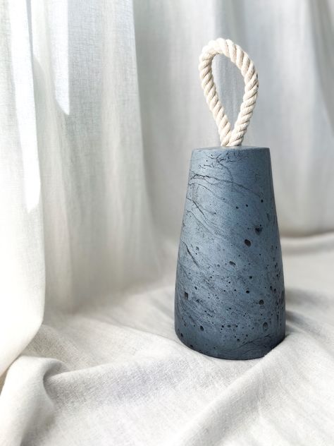 Concrete Door Stopper Diy, Concrete Door Stopper, Door Stopper Diy, Concrete Door, Concrete Home Decor, Decoration Beton, Concrete Light, Concrete Products, Concrete Crafts