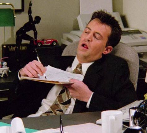 Chandler Bing, the friends, Chandler hates his work, mood at work, work after holidays Netflix Quotes, Friends Scenes, Friends Tv Series, Friends Moments, Friends Series, Chandler Bing, Friends Wallpaper, Matthew Perry, Movies And Series