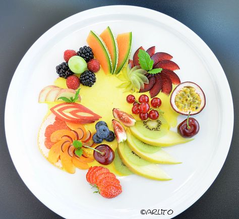 Fruits ,orange butter Fruit Salad Plating Ideas, Fruit Plating Ideas, Fruit Salad Plating, Fruit Salad Presentation, Fruits Plating, Orange Butter, Fine Dining Desserts, Plate Decoration, Elegant Food