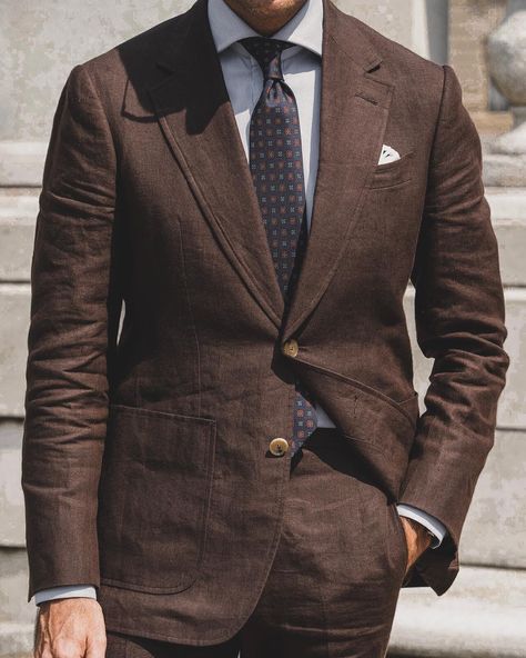 Brown Linen Suit, Linen Suit For Men, Mens Tailored Suits, Dapper Day Outfits, Dapper Fashion, Linen Suits For Men, Summer Suits Men, Mens Suit Style, Gentleman Lifestyle