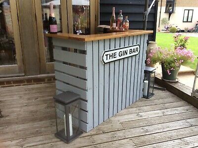 Shelves For Bottles, Bar Con Pallet, Jean Ritchie, Pallet Bar Plans, Pallet Bars, Wooden Pallet Bar, Bar En Plein Air, Outdoor Garden Bar, Coin Bar