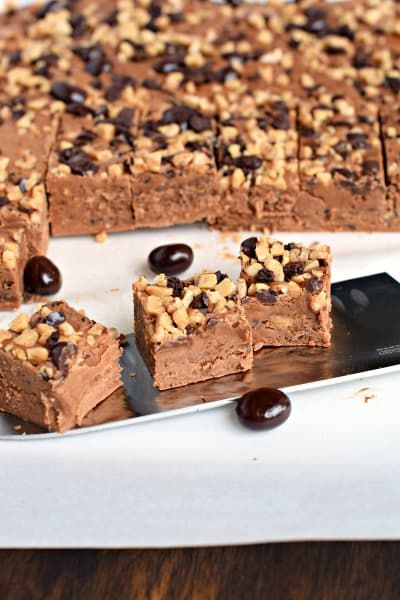 Espresso Toffee Fudge has an amazing chocolate flavor. The espresso and toffee make it absolutely fabulous! Toffee Fudge Recipe, Toffee Fudge, Gluten Free Coffee, Toffee Chips, Shugary Sweets, Espresso Beans, Espresso Powder, Fudge Recipe, Chocolate Dessert Recipes