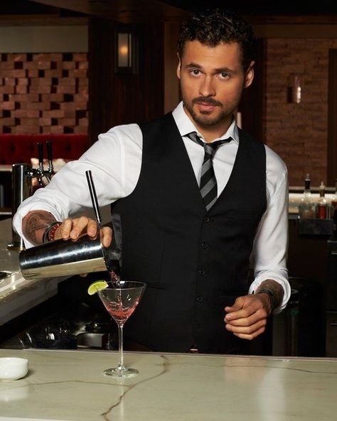 Lesson 1 - Help Your Bartender By Knowing How To Order Your Drink Bartending Hairstyles, Bartender Hairstyles, Bartender Uniform, Bartender Outfit, Athletic Hairstyles, Beards, Outfits Aesthetic, Festival Outfits, Dress Codes