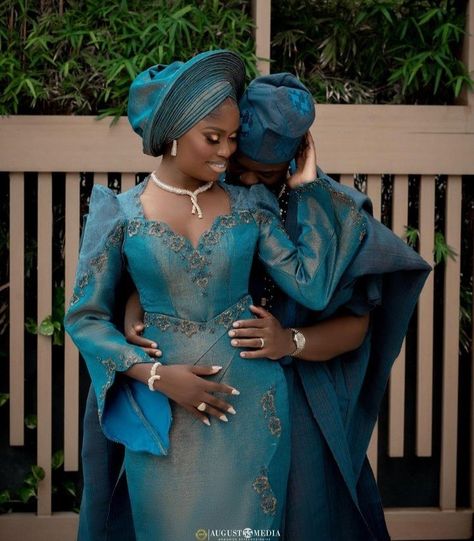 Yoruba Wedding Nigerian Wedding Photoshoot, Peach Traditional Wedding Attire, Yuroba Wedding Dresses, Yoruba Wedding Dresses Traditional, Asooke Styles For Brides, Yoruba Wedding Engagement, Nigeria Outfit, Yoruba Wedding Dress, Afro Wedding