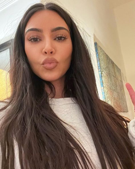 Kim Kardashian is opening up about her divorce from her husband, Kanye West. #KeepingUpwiththeKardashians #KimKardashian #KanyeWest #PeteDavidson #SaturdayNightLive Kardashian Beauty, Long Brunette, Kkw Beauty, New Girlfriend, Kim K, Kardashian Jenner, Plastic Surgery, Kanye West, Kim Kardashian