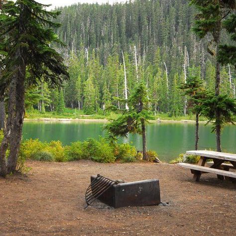 Oregon Lakes, Oregon Camping, Tenda Camping, Pacific Northwest Travel, Explore Oregon, Oregon Hikes, Lake Camping, Oregon Road Trip, The Oregon Trail