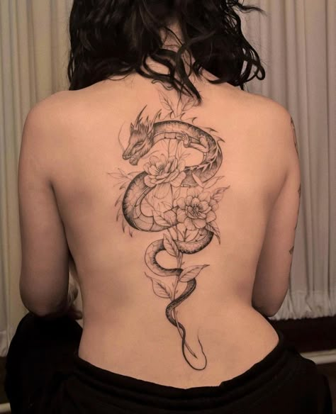 Back Tattoo Floral, Fineline Dragon Tattoo, Dragon Tattoo With Flowers, Dragon Back Tattoo, Dragon Tattoo Back, Tattoo Floral, Hip Thigh Tattoos, Dragon Tattoo For Women, Japanese Dragon Tattoos