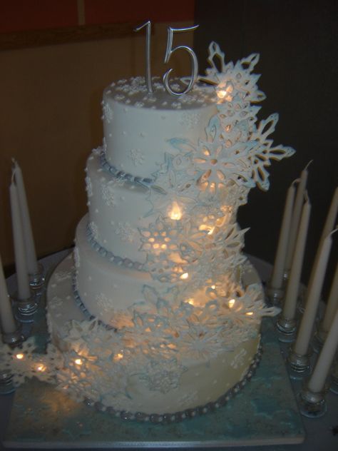 Buttercream Snowflakes, Winter Wonderland Quince, Gumpaste Recipe, Winter Torte, Quince Cakes, Quince Cake, Winter Wonderland Cake, Snowflake Wedding, Quinceanera Cakes