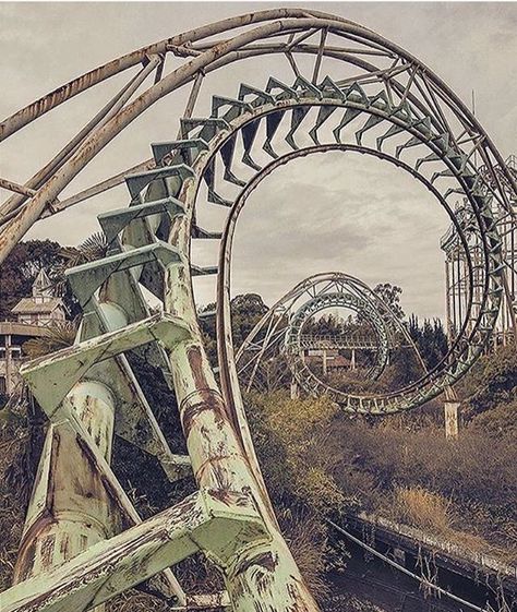 Old Rollercoaster Old Roller Coaster, Cyclone Roller Coaster, Rollercoaster Photos, Abandoned Roller Coaster, Nara Dreamland, Abandoned Theme Parks, Abandoned Amusement Park, Fun Aesthetic, Ride The Cyclone