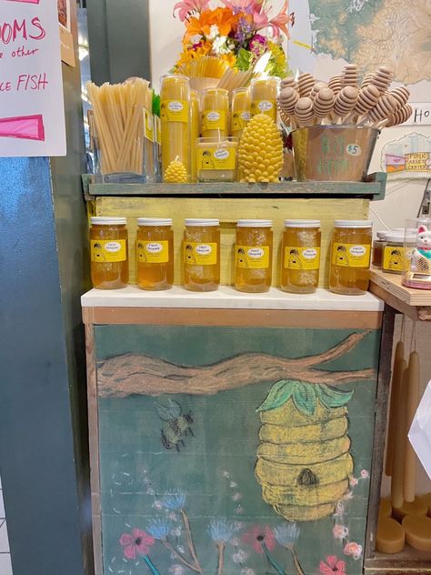 Aesthetic Farmers Market, Honey Stand, Selling Honey, Farmers Market Aesthetic, Bee Aesthetic, Honey Ideas, Honey Aesthetic, Farmers Market Stand, Honey Store