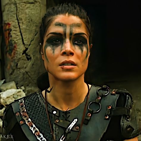 The 100 Hairstyles, Wing Oc, Twd Shifting, Octavia Blake, Marie Avgeropoulos, The 100 Show, Halloween Inspo, Fantasias Halloween, Character Reference