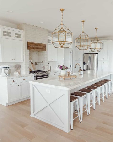 Farmhouse White Kitchen, Farmhouse White, Brick Kitchen, White Kitchen Island, White Kitchen Decor, Big Kitchen, White Kitchen Design, Kitchen Design Decor, Kitchen Trends