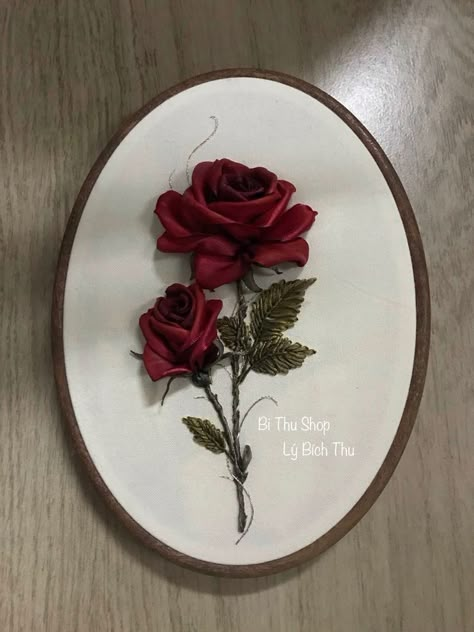 Satin Ribbon Embroidery, Sulaman Pita, Silk Ribbon Embroidery Patterns, Embroidery Stitches Beginner, Basic Hand Embroidery Stitches, Ribbon Embroidery Tutorial, Ribbon Crafts Diy, Ribbon Rose, Hand Embroidery Videos