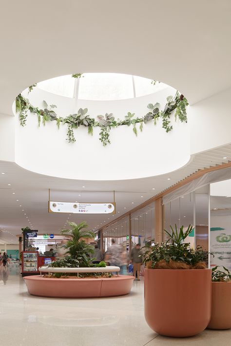 Interior architecture. Custom designed and manufactured mall seatling units and planters in GRC. Shopping Center Architecture, Shopping Mall Interior, Shopping Mall Design, Mall Food Court, Tropical Interior, Neoclassical Interior, Mall Design, Mix Use Building, Commercial Architecture