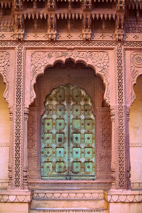 India Architecture, Mughal Architecture, Indian Doors, Lovely Places, Pink Posters, Indian Architecture, Old Doors, Green Copper, Best Picture